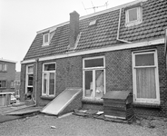 881037 Gezicht op een deel van de achtergevels van de panden Van Humboldtstraat 32-34 te Utrecht.